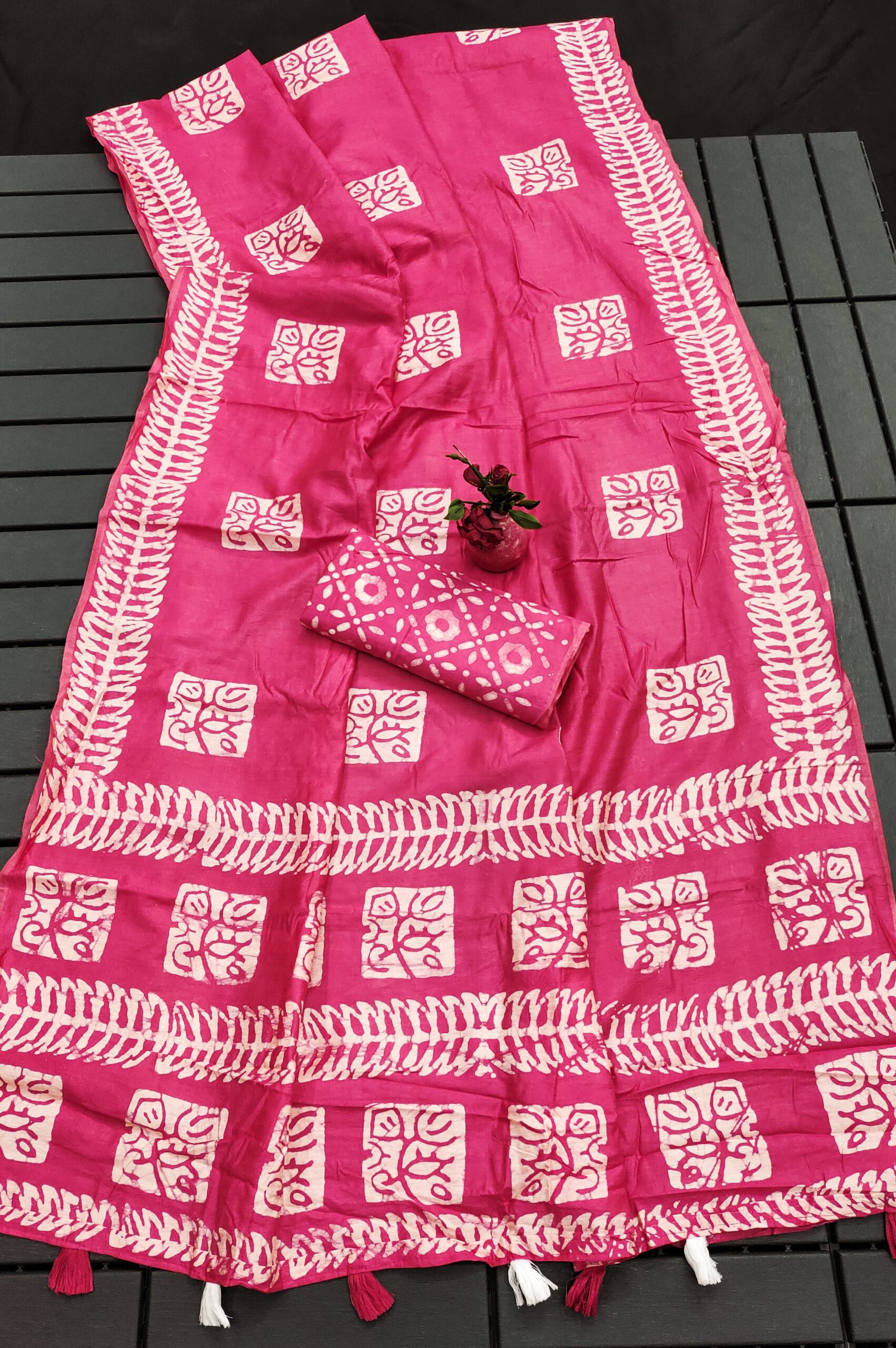 TRADITIONAL HAND WAX BATIK SAREE - Image 6