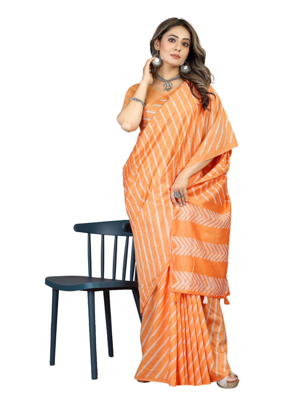 HAND WAX BATIK SAREE WITH DIAGONAL STRIPES - Image 3