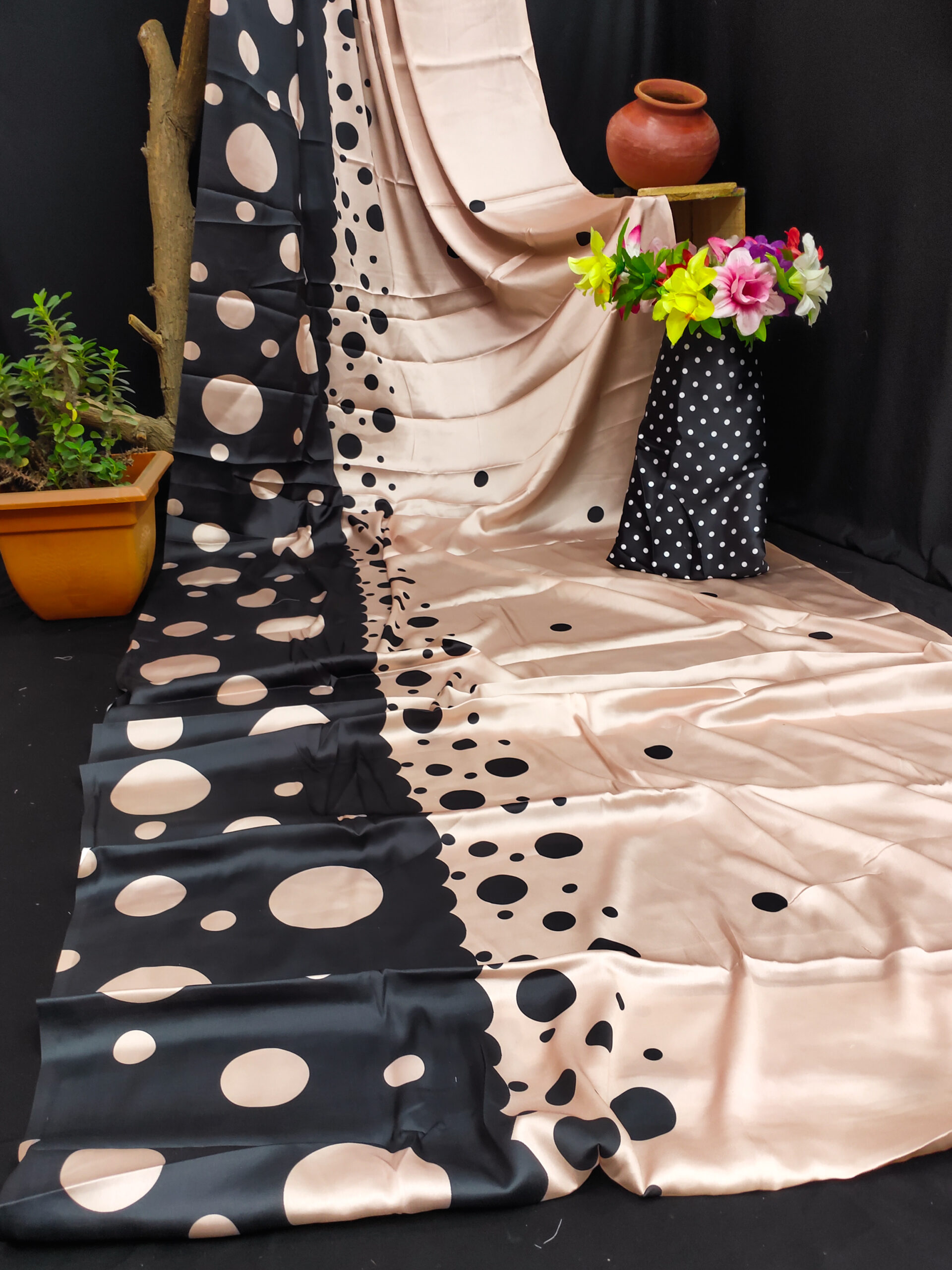 TWO-TONE POLKA DOT DESIGN SAREE - Image 6