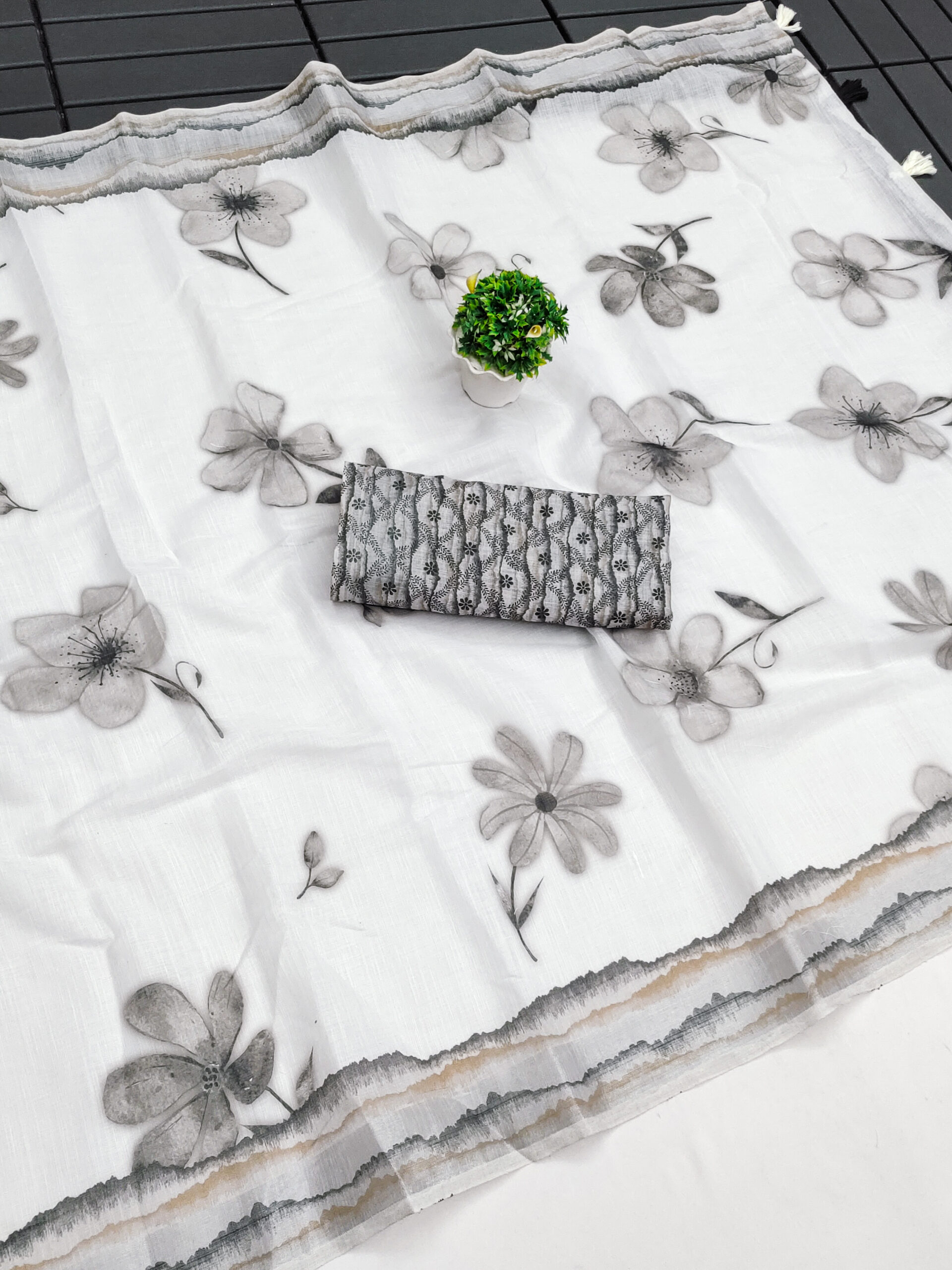 ETHEREAL BLOSSOM LINEN COTTON SAREE - Image 8